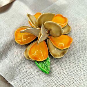 Mod Flower Brooch Vtg Enamel 3D Flower Power Vibrant Daffodil Pansy Floral Pin
